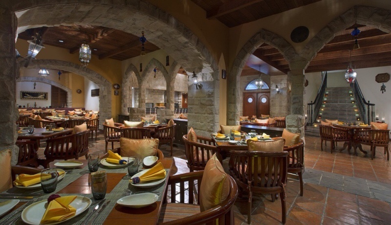 雅加达艾美酒店Al Nafoura餐厅提供经典的黎巴嫩美食